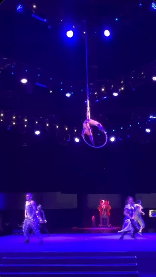 Step right up….welcome to ‘The Greatest Show ‘🎩✨

#bluefishents #thegreatestshow #dancers #circus #eventprofs